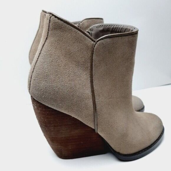 VERY VOLATILE Los Angeles Suede Bootie Block Heel Beige Sz 6 - Picture 3 of 16